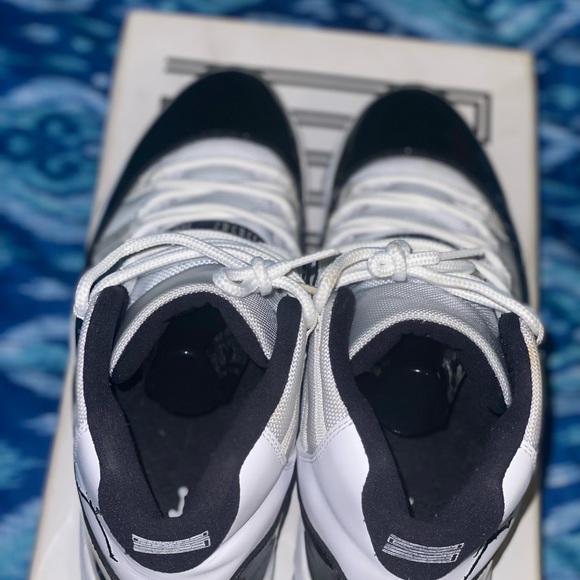 Jordan 11 concord from 2011.   Size 11 - Picture 6 of 9
